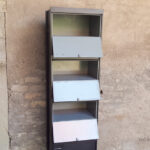 Colonne de rangement en métal, clapets, style indus