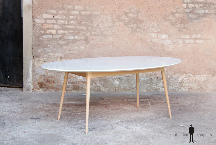 Table A Manger Ovale Pied En Chene Massif Et Plateau Laque Blanc