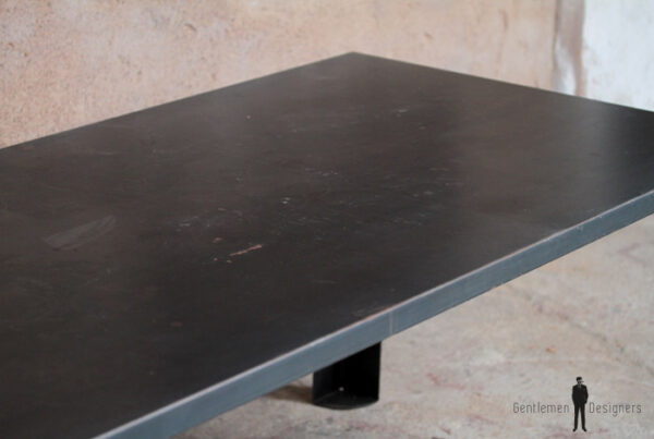 Table manger métal, style industriel, grande gris anthracite, ancien, patine, légère, fine