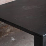 Table manger métal, style industriel, grande gris anthracite, ancien, patine, légère, fine