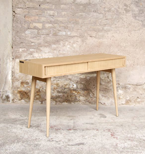 Bureau tout en chêne comprenant 2 portes coulissantes