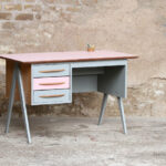 Bureau vintage enfant, rose et gris pieds compas