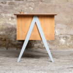 Bureau vintage enfant, rose et gris pieds compas