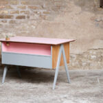 Bureau vintage enfant, rose et gris pieds compas
