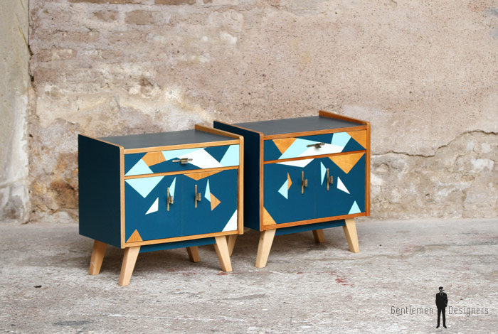 Paire de chevets bleu pétrole graphique vintage rénovés