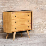 Commode vintage chêne clair, rénovée, 3 tiroirs
