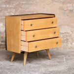 Commode vintage chêne clair, rénovée, 3 tiroirs