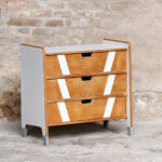 Commode vintage chêne clair, rénovée, graphique