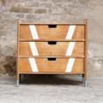 Commode vintage chêne clair, rénovée, graphique