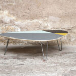 Table basse tripode graphique pieds épingle métal