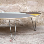 Table basse tripode graphique pieds épingle métal