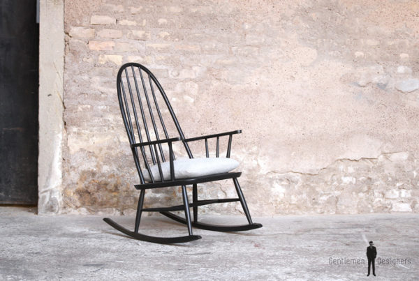 Rocking chair noir vintage bois, style Tapiovaara, galette en tissu
