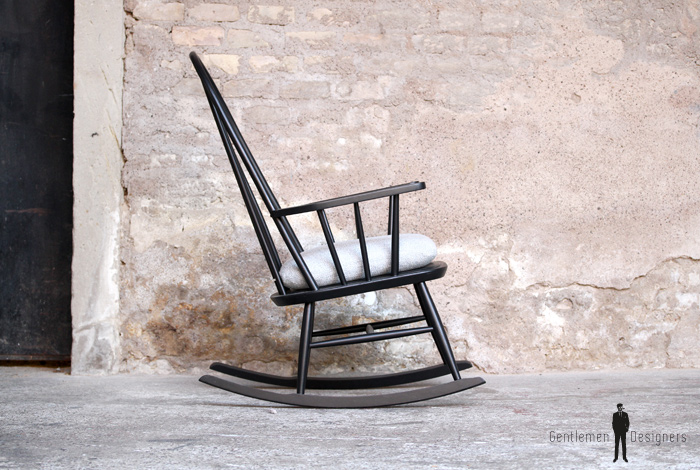 Rocking chair noir vintage bois, style Tapiovaara, galette en tissu