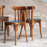 Lot de 8 chaises bistrot baumann en bois, assise bleu pétrole, relookée