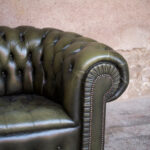 Chersterfield cuir vert capitonne fauteuil confortable vintage ancien