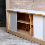 Comptoir bar bois grand ancien atypique original porte noyer hetre clair