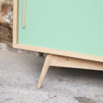 meuble vaisselier bois clair chene portes coulissantes sur mesure jaune vert blanc