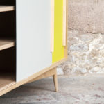 meuble vaisselier bois clair chene portes coulissantes sur mesure jaune vert blanc