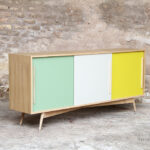 meuble vaisselier bois clair chene portes coulissantes sur mesure jaune vert blanc