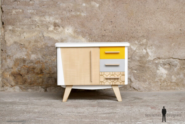 Petit meuble d'appoint vintage en bois, relooké, jaune et blanc