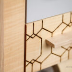 Petit meuble d'appoint vintage en bois, relooké, jaune et blanc