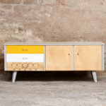Meuble bas tv vintage motifs graphique, jaune et blanc