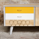 Meuble bas tv vintage motifs graphique, jaune et blanc