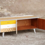 Meuble bas tv vintage motifs graphique, jaune et blanc