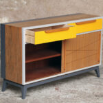 Meuble vintage en teck, buffet style scandinave, motifs jaune et gris