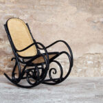 Rocking chair Thonet noir vintage, bois et cannage