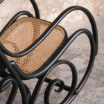 Rocking chair Thonet noir vintage, bois et cannage