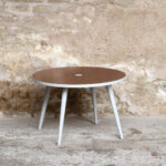 Table basse vintage en teck, relookée, motif graphique