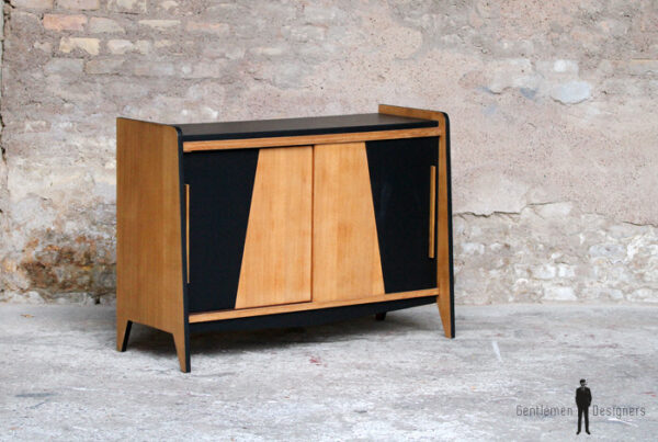 Meuble buffet vintage en bois, motif graphique noir gentlemen designers