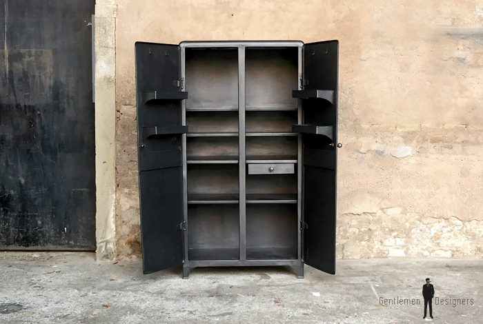 Armoire meuble industriel métal, année 50, angles arrondis