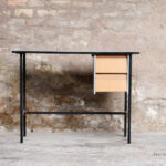 Bureau vintage rénové gris, bois et métal, épuré gentlemen designers