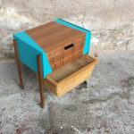 Meuble vintage de couture relooké, bleu, bois, osier
