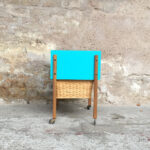 Meuble vintage de couture relooké, bleu, bois, osier