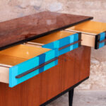Enfilade vinatage en teck, motifs graphiques bleu buffet