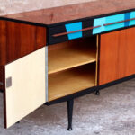 Enfilade vinatage en teck, motifs graphiques bleu buffet vaisselier