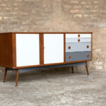 Meuble buffet enfilade vintage scandinave en teck, relooké