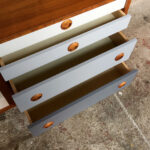 Meuble buffet enfilade vintage scandinave en teck, relooké