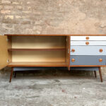 Meuble buffet enfilade vintage scandinave en teck, relooké