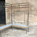 Porte manteau banc vintage, patère boules de couleurs, rouge, jaune, bleu