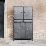 Armoire vintage métal style indus, angles arrondis, portes, tiroirs