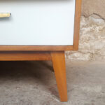 Buffet, vitrine, bibliothèque vintage en bois, tiroirs et portes gentlemen designers france lyon paris pieds compas