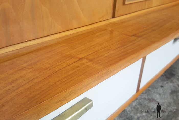 Buffet, vitrine, bibliothèque vintage en bois, tiroirs et portes gentlemen designers france lyon paris pieds compas