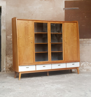 Buffet, vitrine, bibliothèque vintage en bois, tiroirs et portes gentlemen designers france lyon paris pieds compas