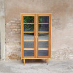 Armoire vitrine vintage en chêne, étagères