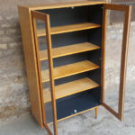 Armoire vitrine vintage en chêne, étagères