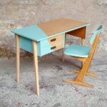 Bureau vintage et sa chaise casala en bois, pieds compas